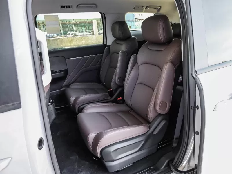 Wuling Starlight 730 2026 1.5T CVT Premium 7-Seat MPV for Family and Passenger Transport