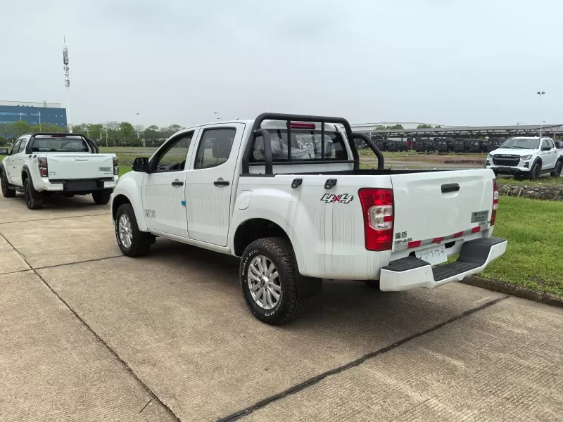 Isuzu RE-MAX 2.5T 8AT Automatic Diesel Pickup | Reliable & Practical from China