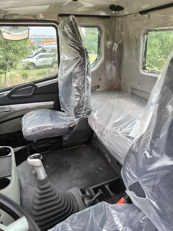 Sinotruk Howo National V tractor Sina Used Car Export