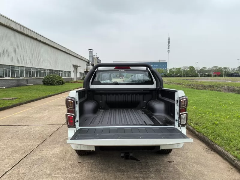 Isuzu RE-MAX 2.5T 8AT Automatic Diesel Pickup | Reliable & Practical from China