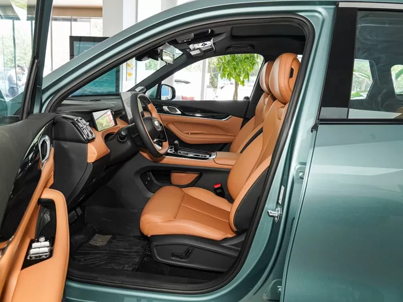 Selling Geely Boyue L used cars China's professional used car exporter