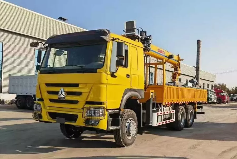 Used HOWO-KZ 8&times;4 dump truck suitable for transporting construction waste