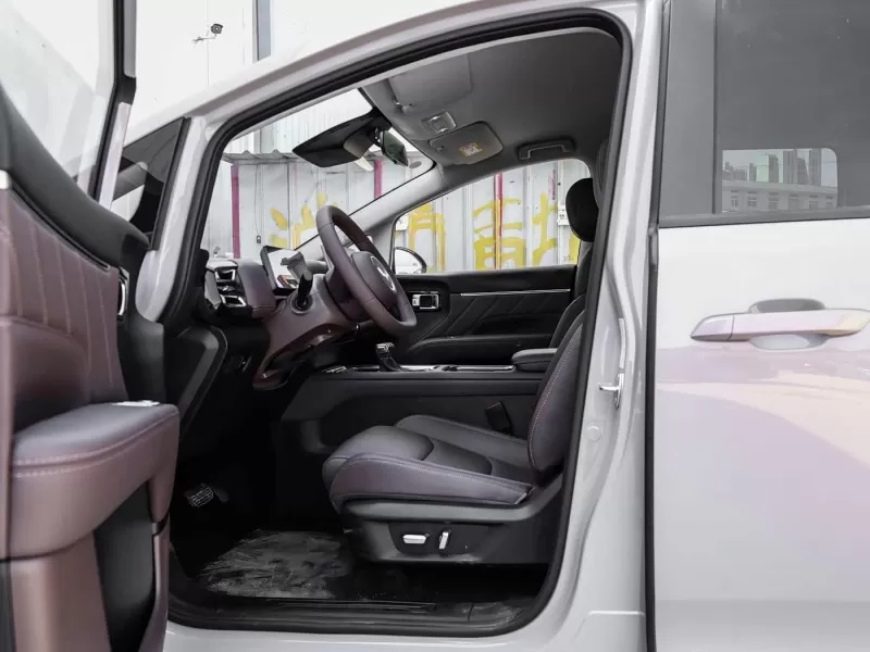 Wuling Starlight 730 2026 1.5T CVT Premium 7-Seat MPV for Family and Passenger Transport