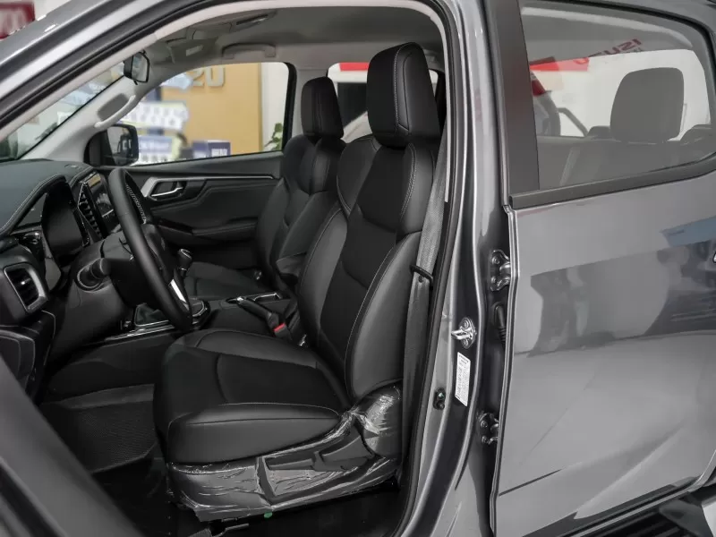 Isuzu Lingtuo Cross-Country 2.5T 4X4 Diesel Pickup - Brand New from China