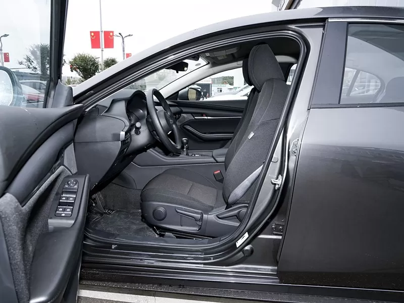 Buy a used Mazda 3 Axela 2023 model from a Chinese auto exporter