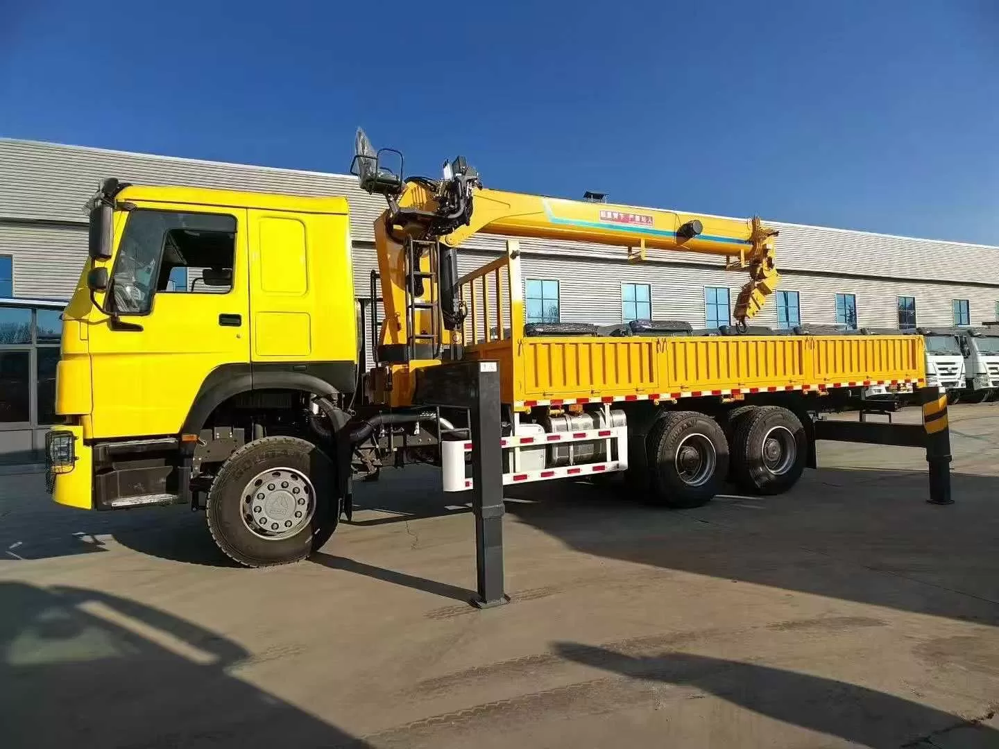 Used HOWO-KZ 8&times;4 dump truck suitable for transporting construction waste