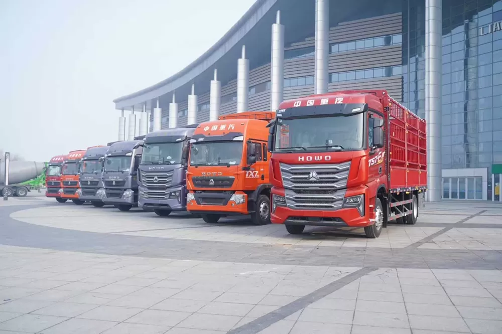 Sinotruk Howo TX7 Pro 4&times;2 Cargo Truck with Slab Structure 250 Horsepower