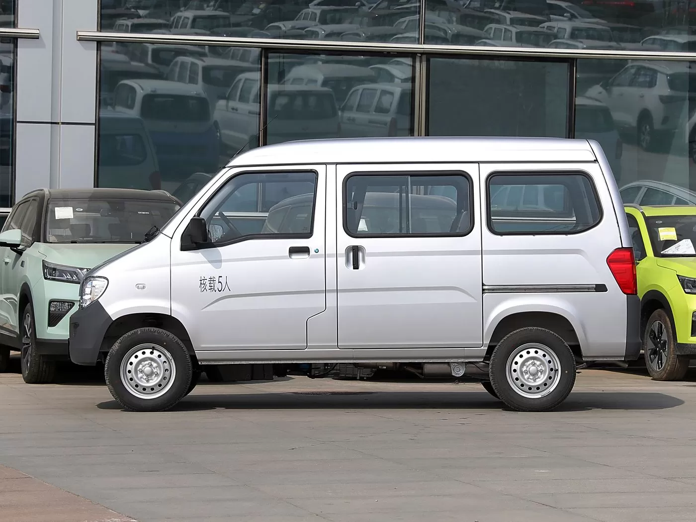High cost-effective minivans  used small buses