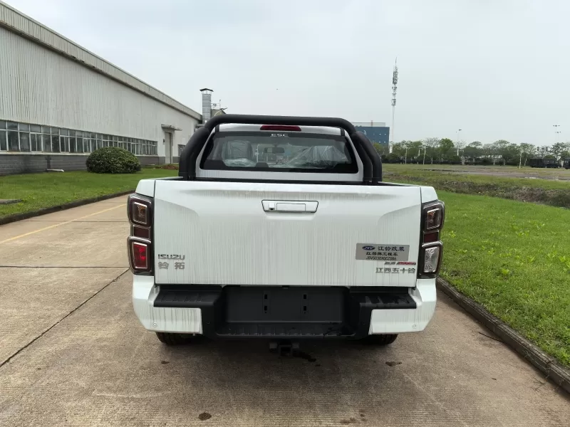 Isuzu Lingtuo Cross-Country 2.5T 4X4 Diesel Pickup-Brand New from China
