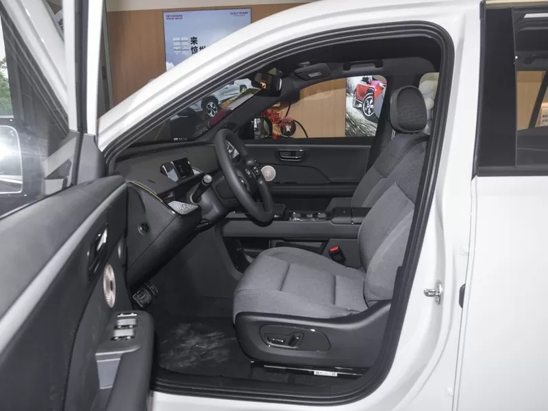 Buy the best used car Toyota Platinum 3X 2025 electric car