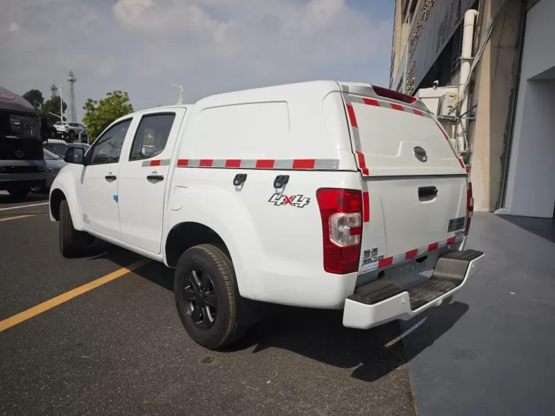 Isuzu RE-MAX Manual Diesel Pickup with Removable Cargo Cover