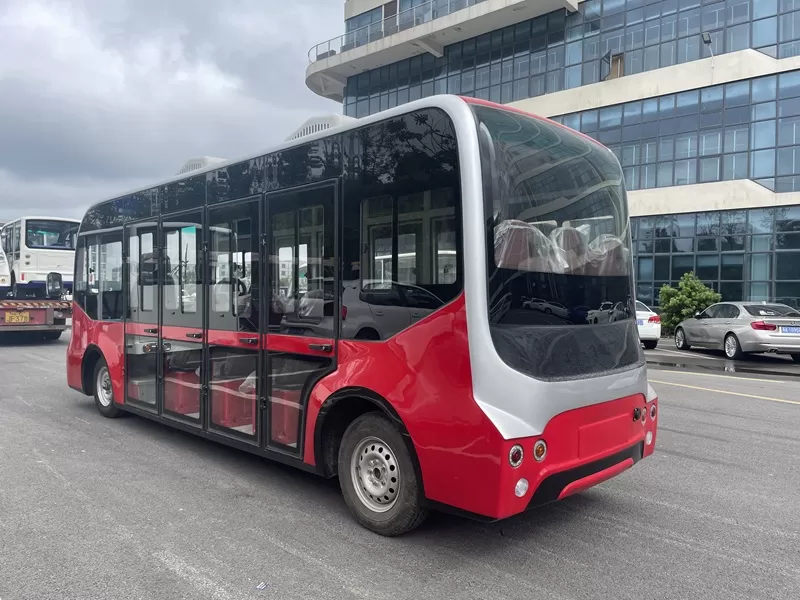 Bulk supply of cheap second-hand electric buses, 17-seat red buses - exported from China