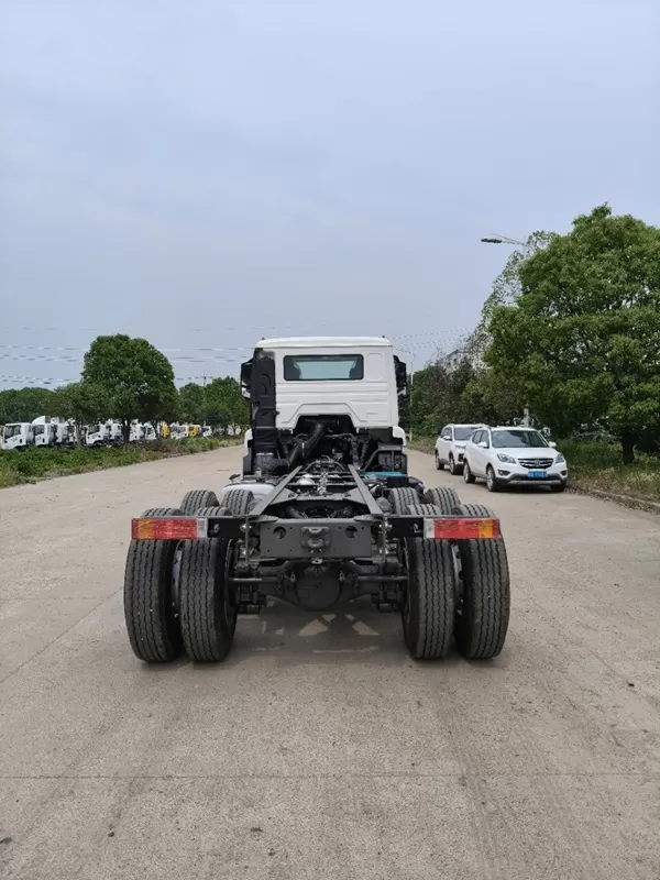Sinotruk Howo National V tractor Sina Used Car Export
