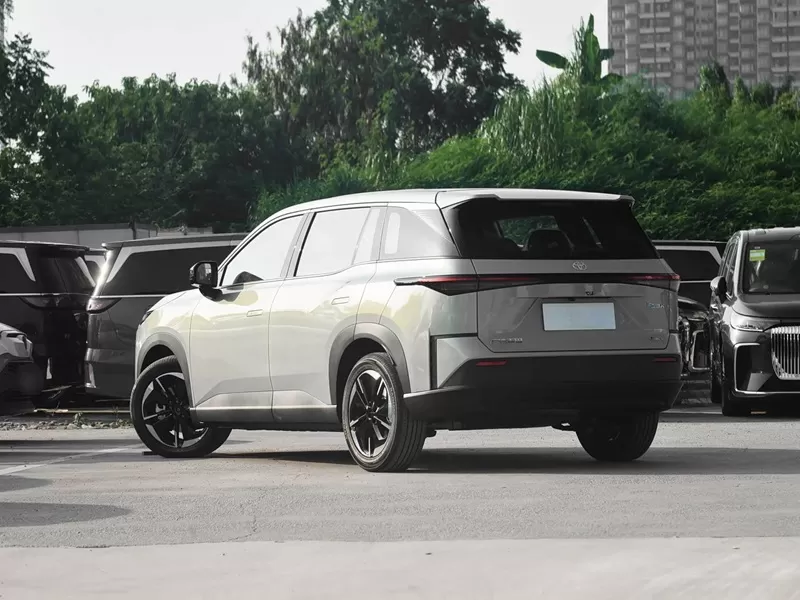 Buy the best used car Toyota Platinum 3X 2025 electric car