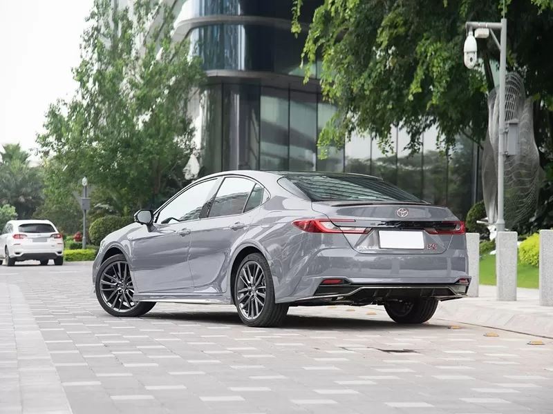 2024 Toyota Camry used hybrid car from China