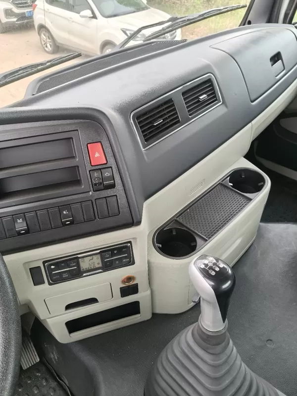 Sinotruk Howo National V tractor Sina Used Car Export