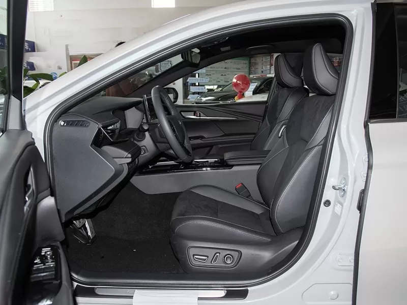 2024 Toyota Camry used hybrid car from China