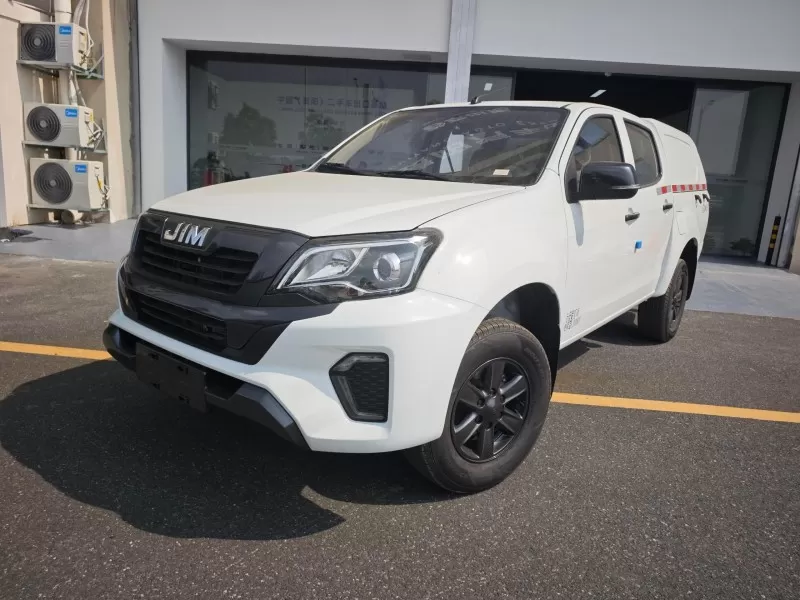 Isuzu RE-MAX Manual Diesel Pickup with Removable Cargo Cover