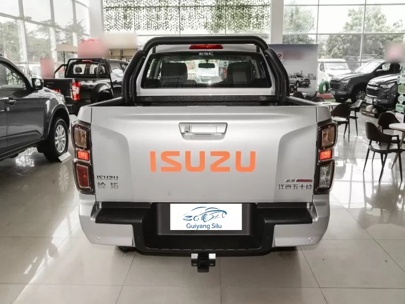 Isuzu Lingtuo Cross-Country 2.5T 4X4 Diesel Pickup - Brand New from China