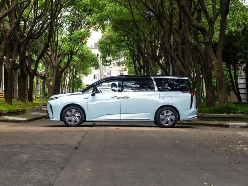 Buy electric used cars SAIC Maxus medium and large MPV Cars from China