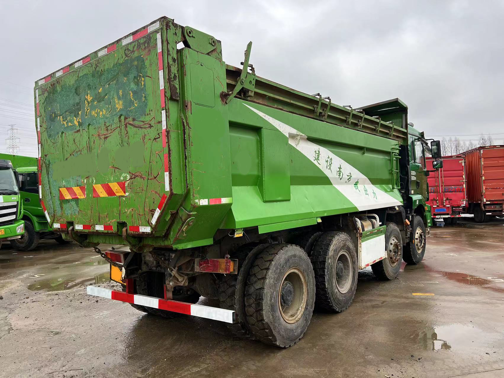 Green Heavy Dump Truck