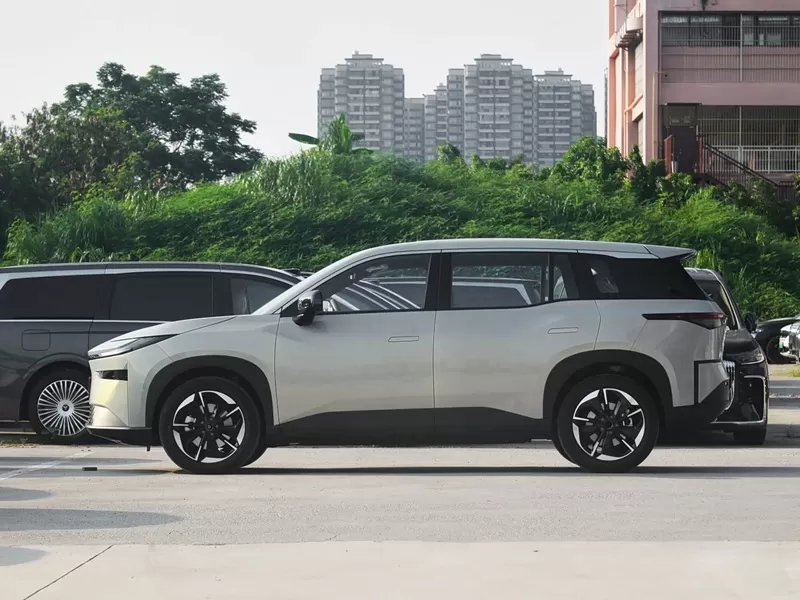 Buy the best used car Toyota Platinum 3X 2025 electric car
