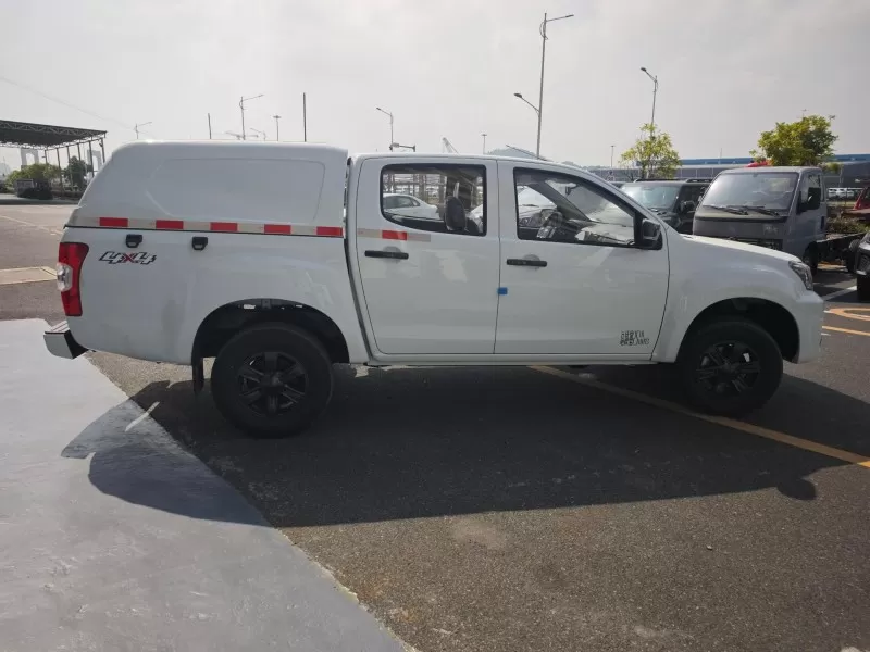 Isuzu RE-MAX Manual Diesel Pickup with Removable Cargo Cover