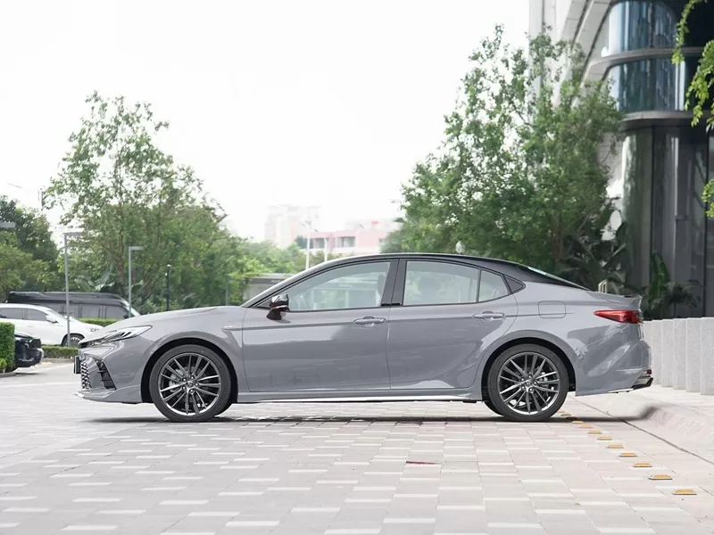 2024 Toyota Camry used hybrid car from China