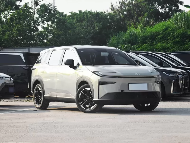 Buy the best used car Toyota Platinum 3X 2025 electric car