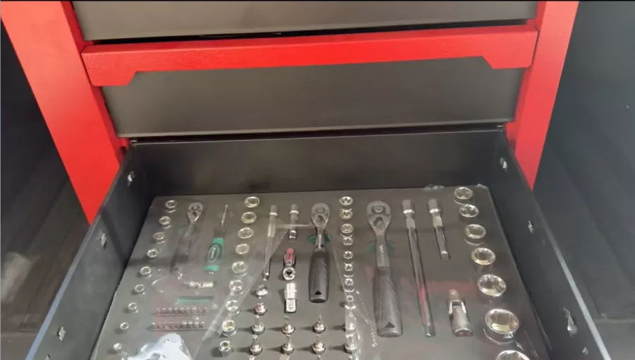 Modified Isuzu Pickup - toolbox