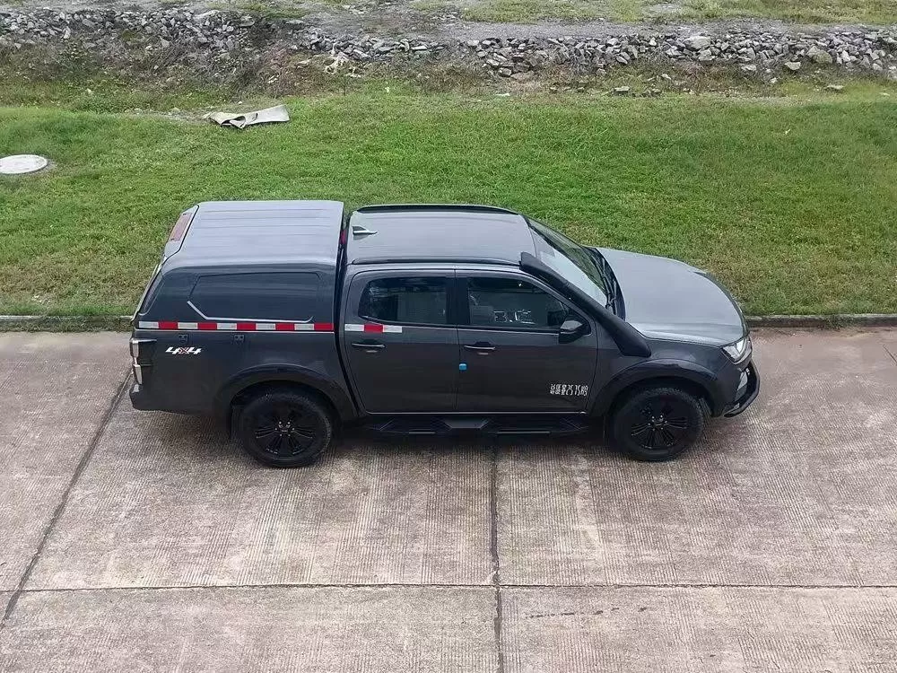 Modified Isuzu D-MAX Pickup with Detachable Waterproof Canopy for Secure Cargo Storage