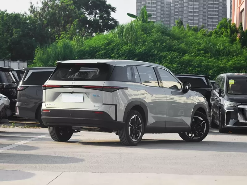Buy the best used car Toyota Platinum 3X 2025 electric car