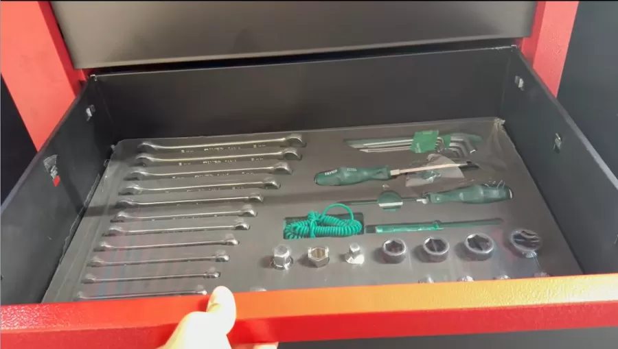 Modified Isuzu Pickup - toolbox