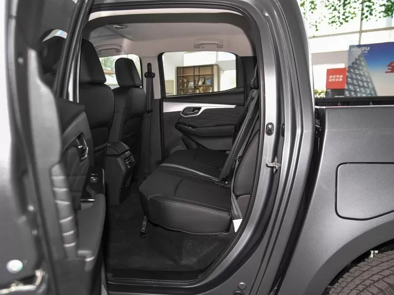 Isuzu D-MAX Cross-Country 3.0T 4X4 Diesel Pickup from China