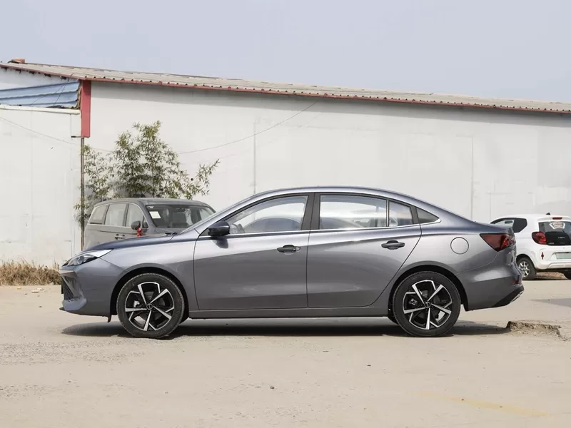 Professional used car exporter Silu offers affordable used Roewe i5
