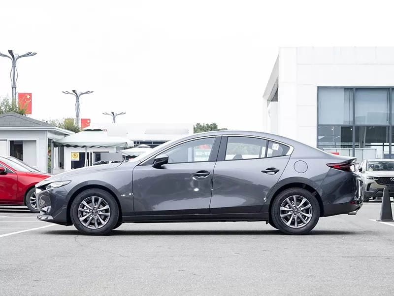 Buy a used Mazda 3 Axela 2023 model from a Chinese auto exporter
