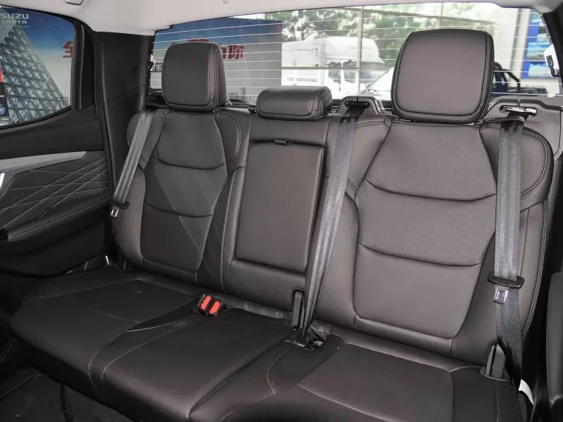 Isuzu D-MAX Cross-Country 3.0T 4X4 Diesel Pickup from China
