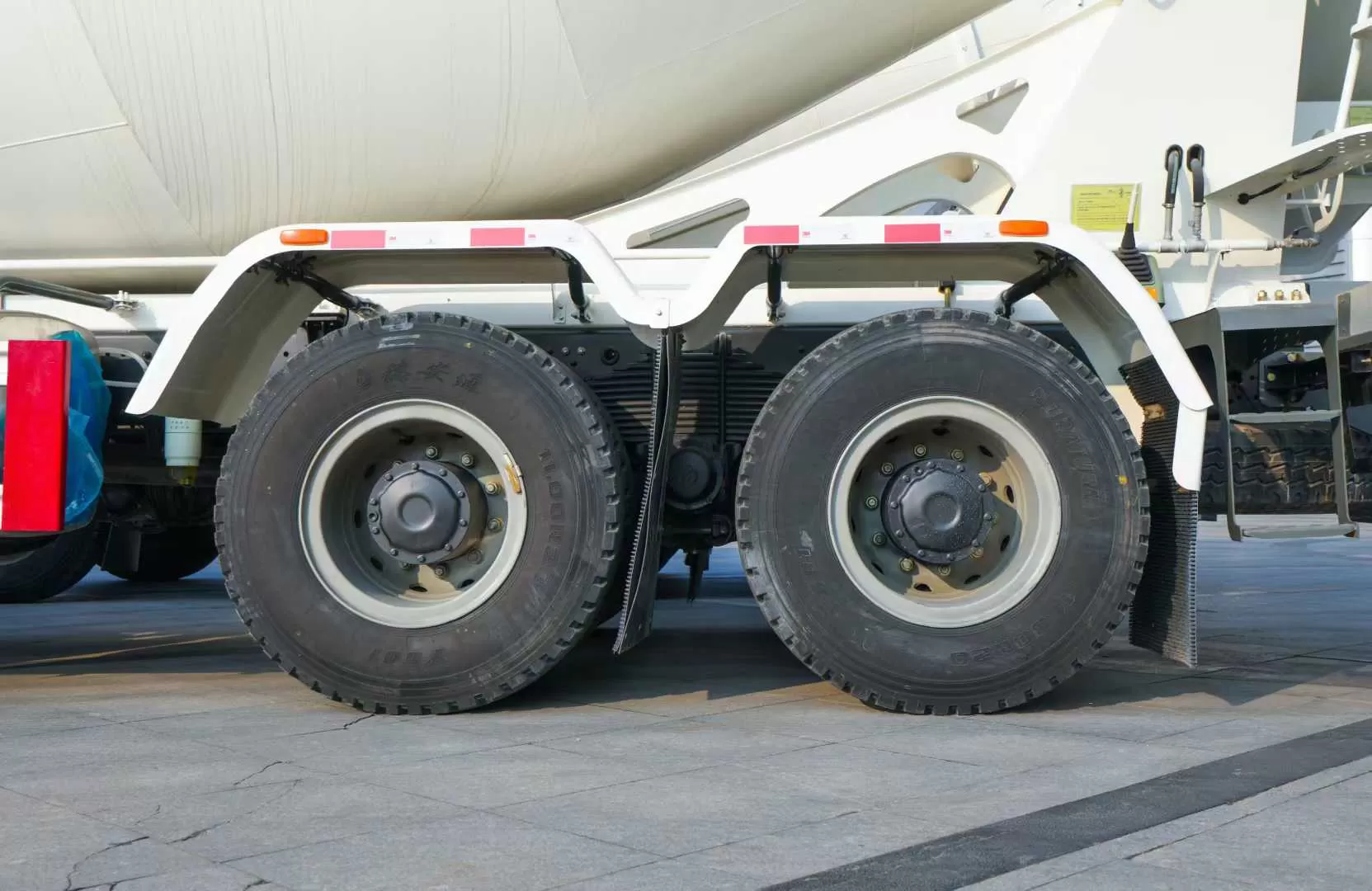 Howo chassis + Heavy Industry 8×4 concrete mixer truck high-quality used vehicle