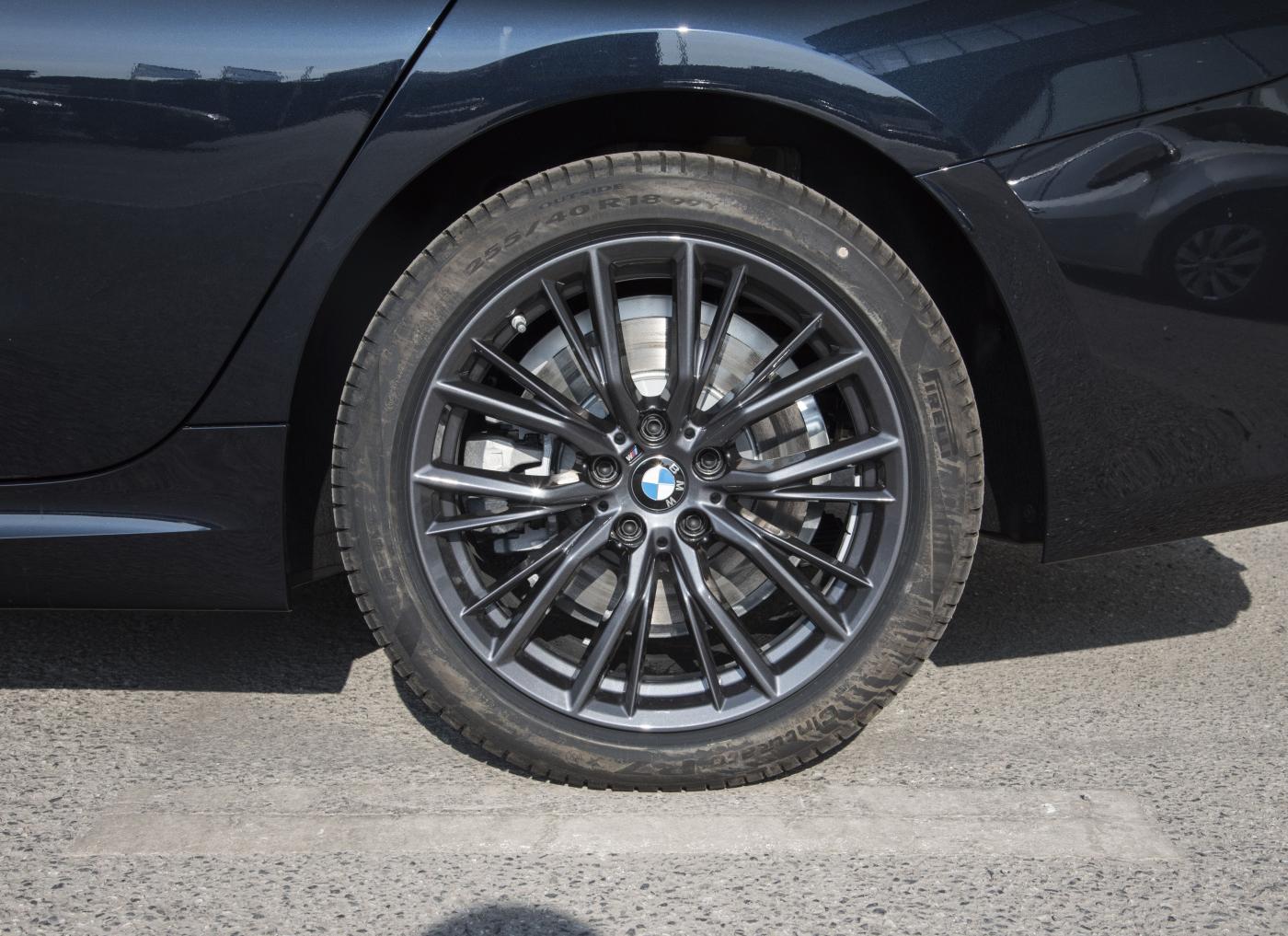 BMW 3-series 2023 320i M 325i M 330i M 325
